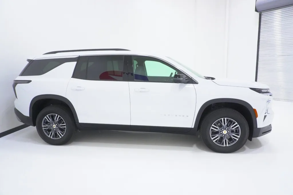 2026 Chevrolet Traverse FWD LT