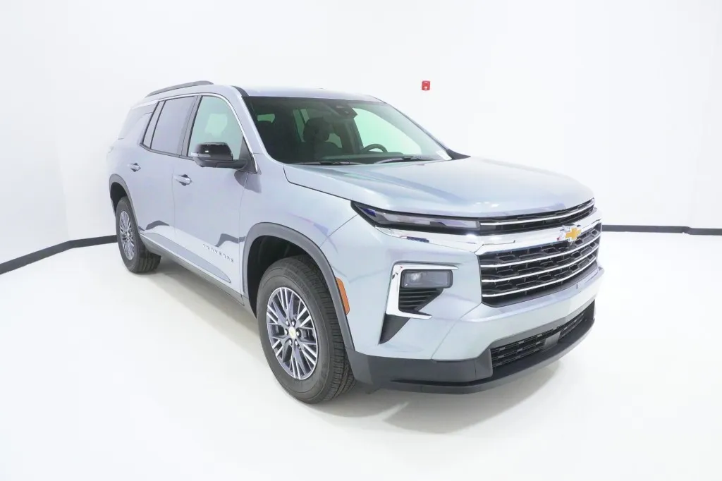 2026 Chevrolet Traverse FWD LT