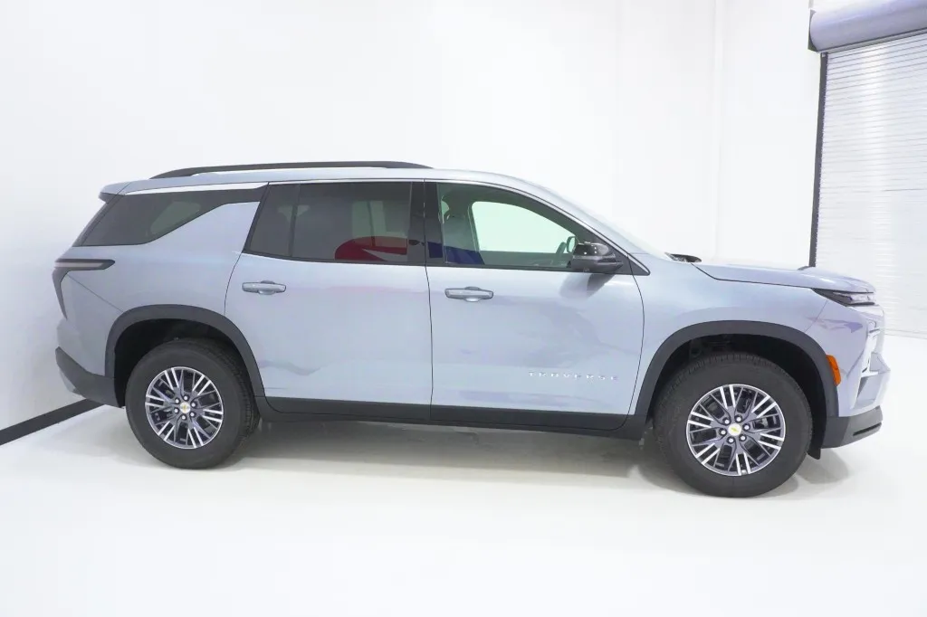 2026 Chevrolet Traverse FWD LT