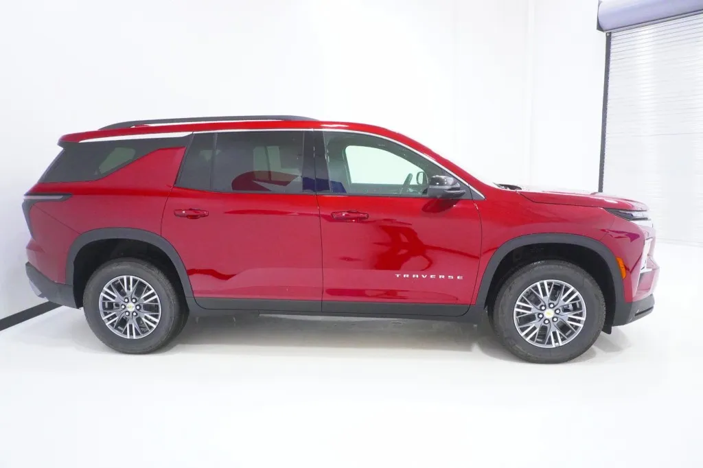 2026 Chevrolet Traverse FWD LT