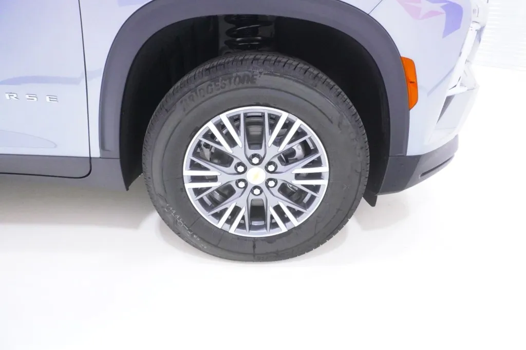 2027 Chevrolet Traverse FWD LT