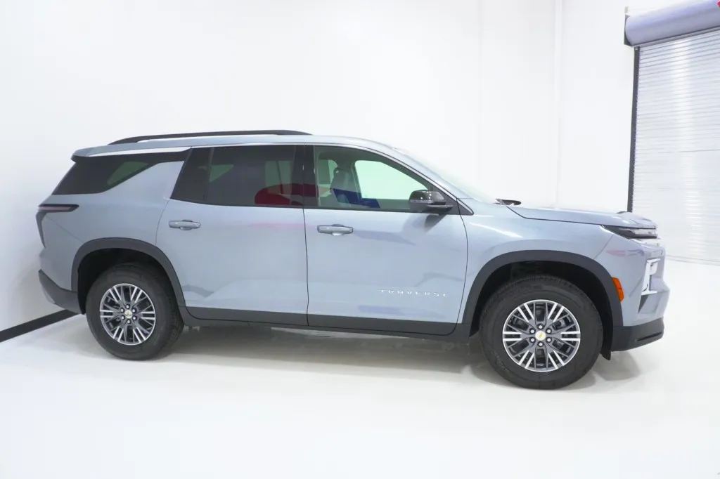 2027 Chevrolet Traverse FWD LT