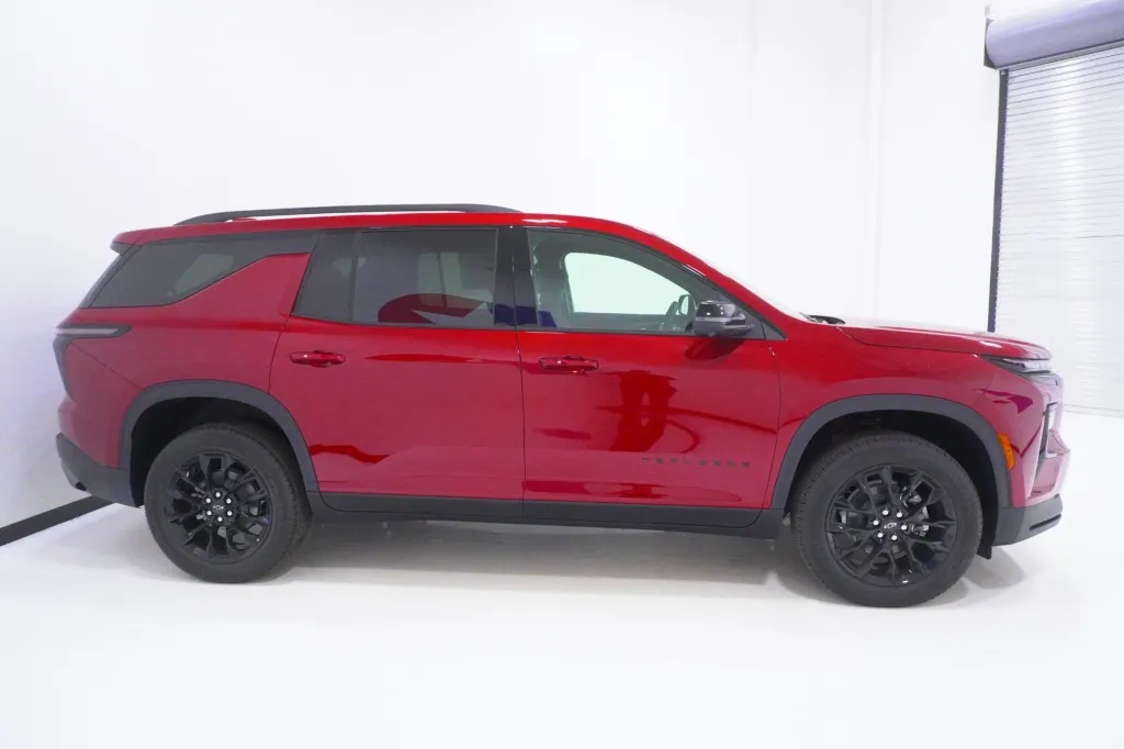 2026 Chevrolet Traverse FWD LT