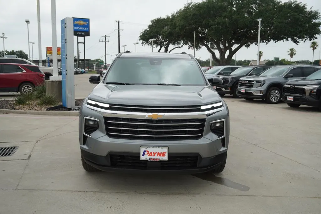2026 Chevrolet Traverse FWD LT