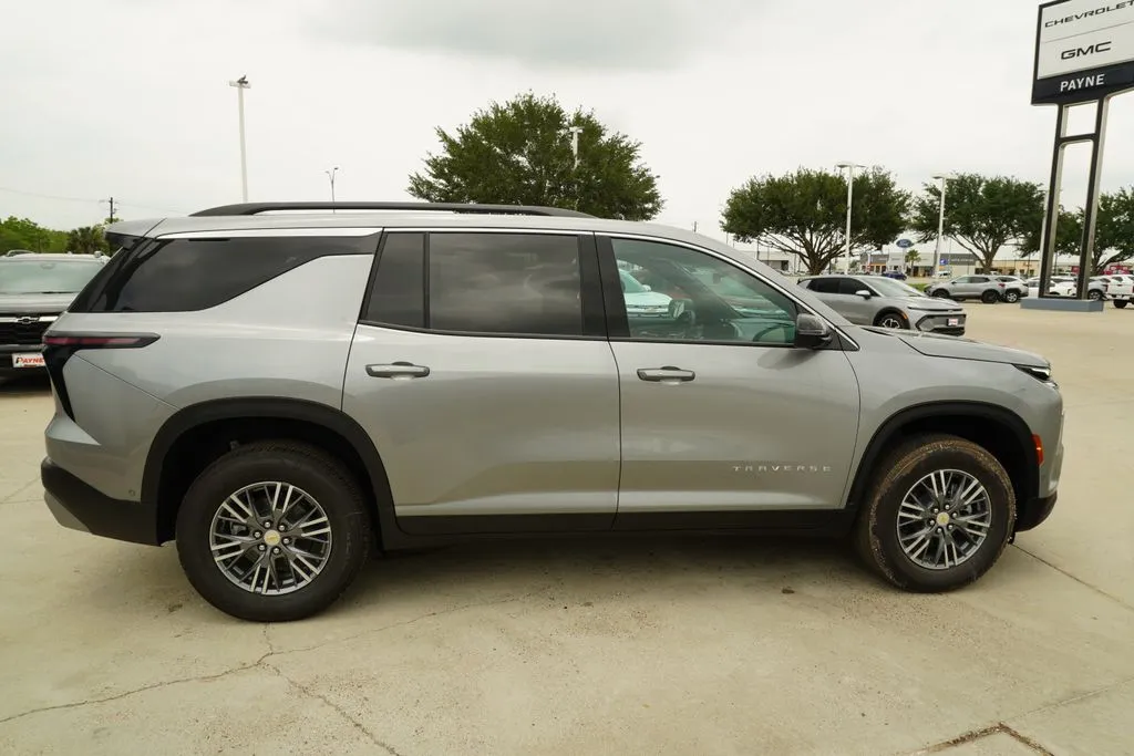 2026 Chevrolet Traverse FWD LT