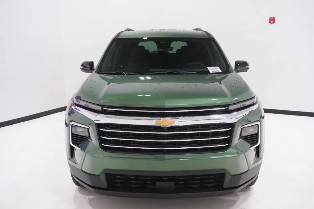 2027 Chevrolet Traverse FWD LT