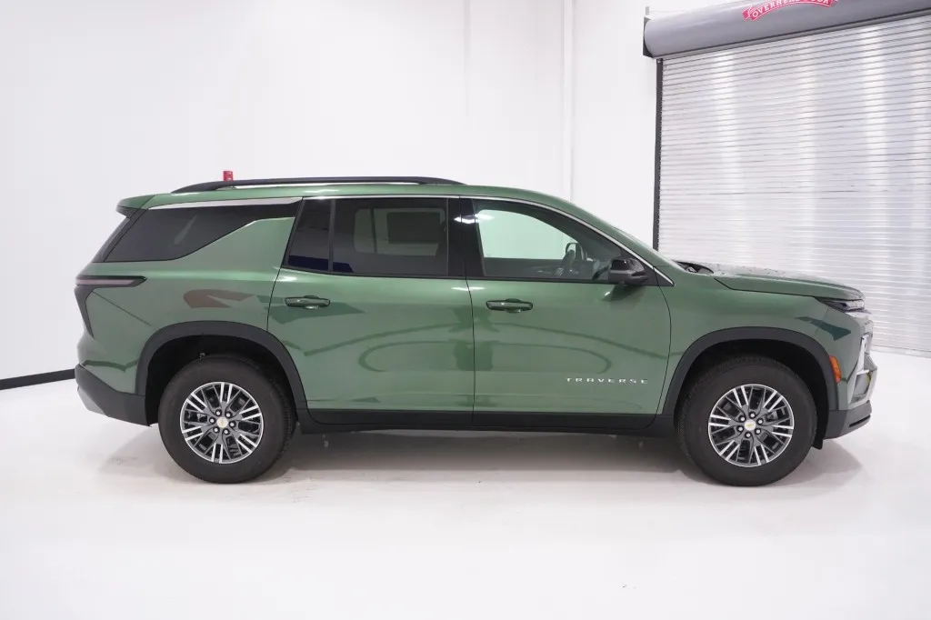 2027 Chevrolet Traverse FWD LT