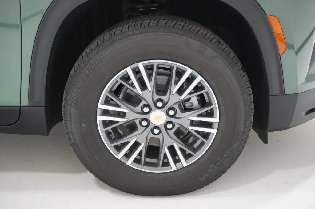 2027 Chevrolet Traverse FWD LT