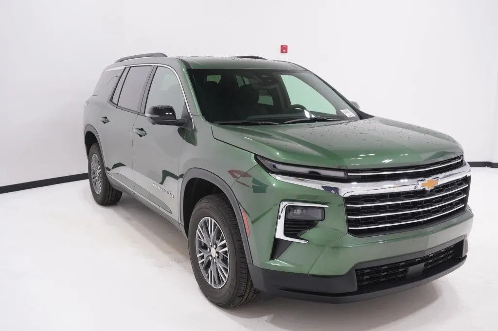 2027 Chevrolet Traverse FWD LT