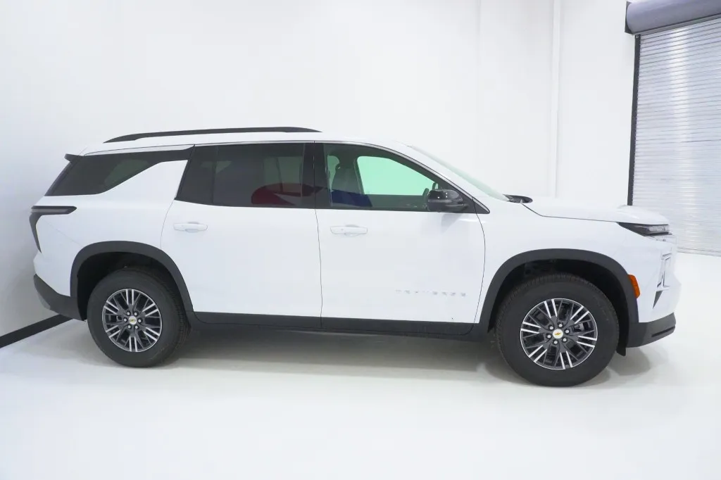 2026 Chevrolet Traverse FWD LT