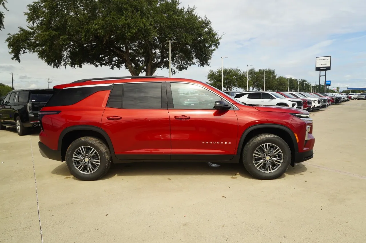 2027 Chevrolet Traverse FWD LT