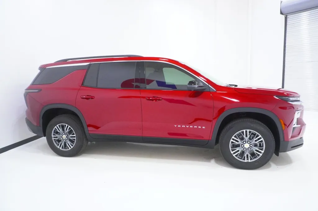 2027 Chevrolet Traverse FWD LT
