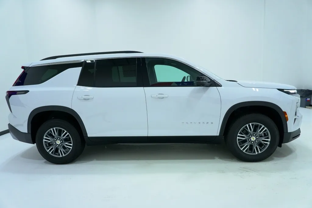 2026 Chevrolet Traverse FWD LT