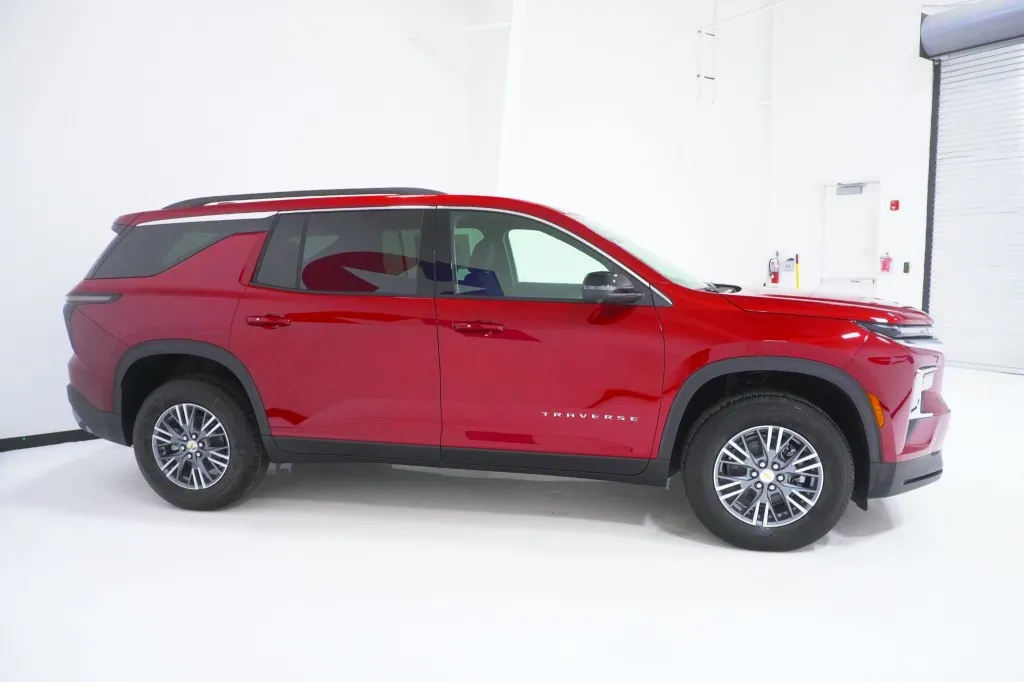 2027 Chevrolet Traverse FWD LT