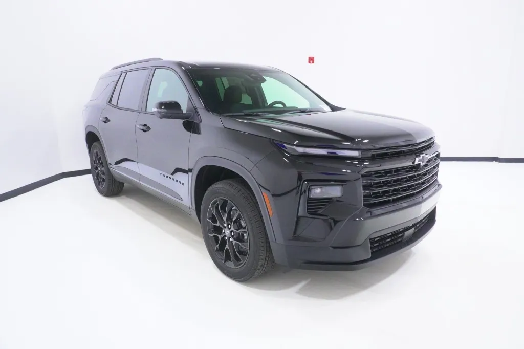2026 Chevrolet Traverse FWD LT