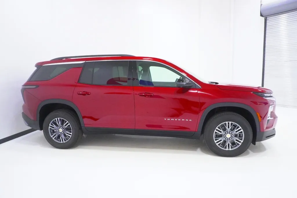 2026 Chevrolet Traverse FWD LT