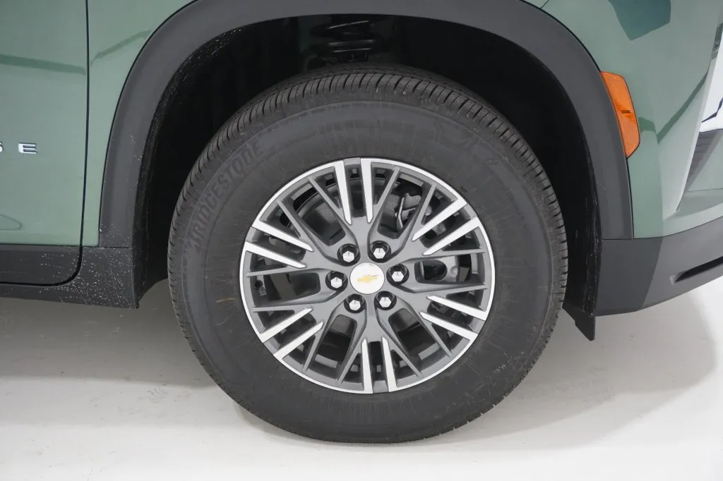 2027 Chevrolet Traverse FWD LT