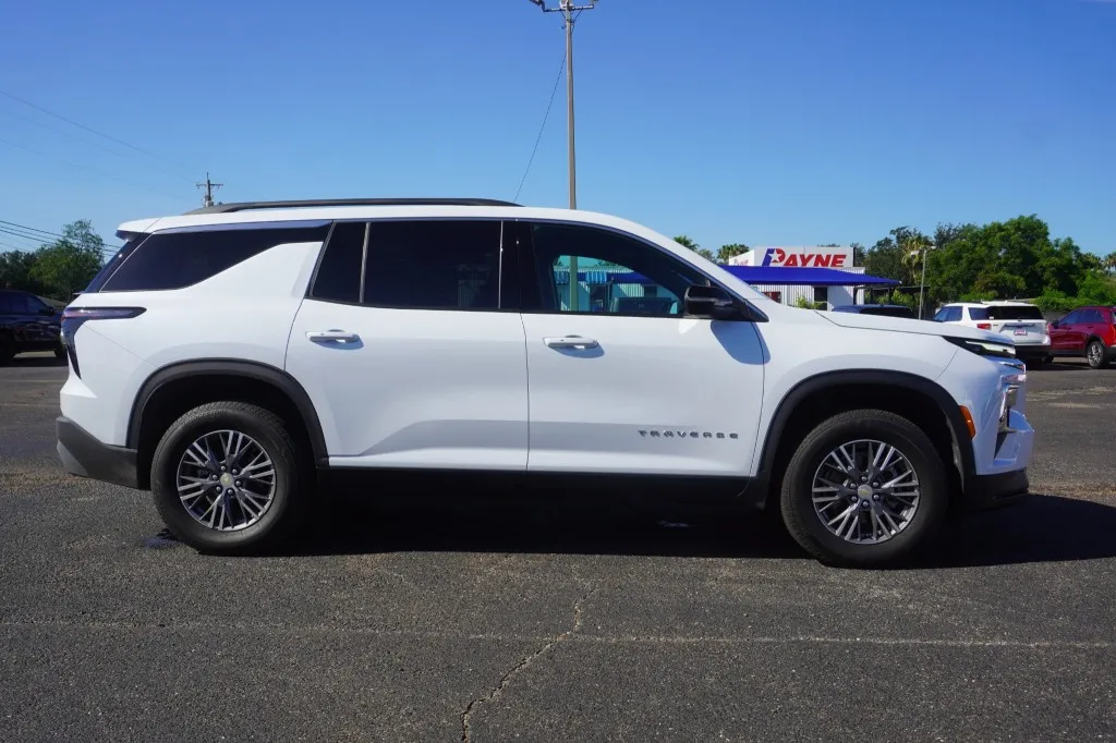 2026 Chevrolet Traverse FWD LT