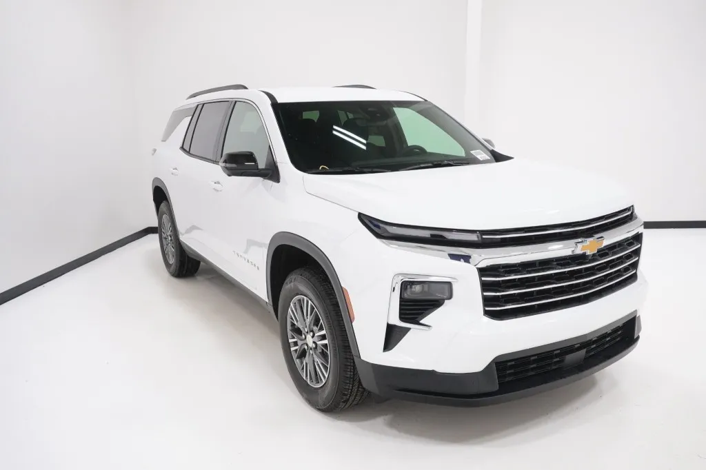 2027 Chevrolet Traverse FWD LT