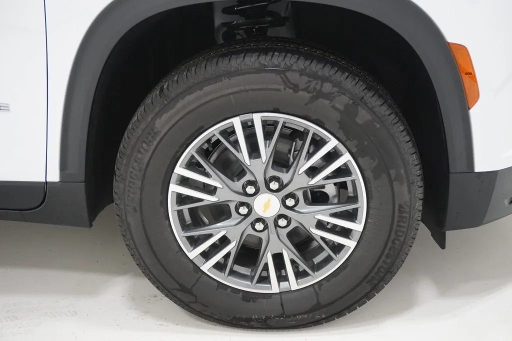 2027 Chevrolet Traverse FWD LT