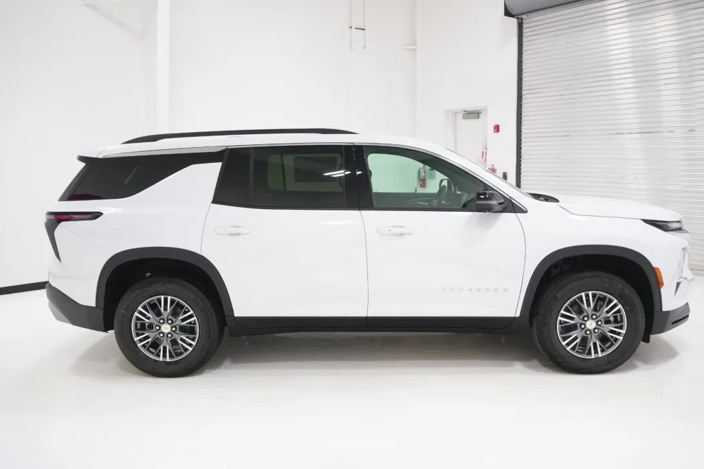 2027 Chevrolet Traverse FWD LT