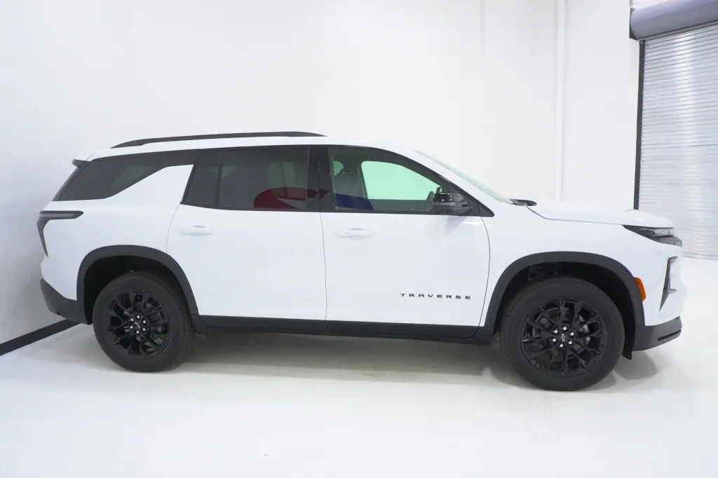 2026 Chevrolet Traverse FWD LT