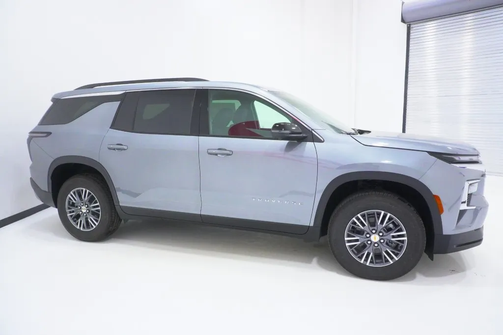 2027 Chevrolet Traverse FWD LT