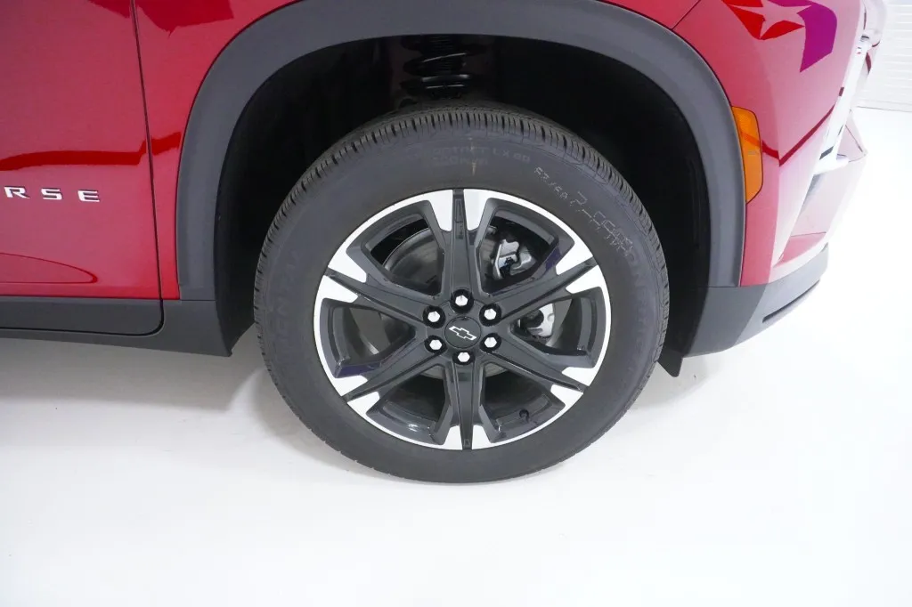 2027 Chevrolet Traverse FWD LT