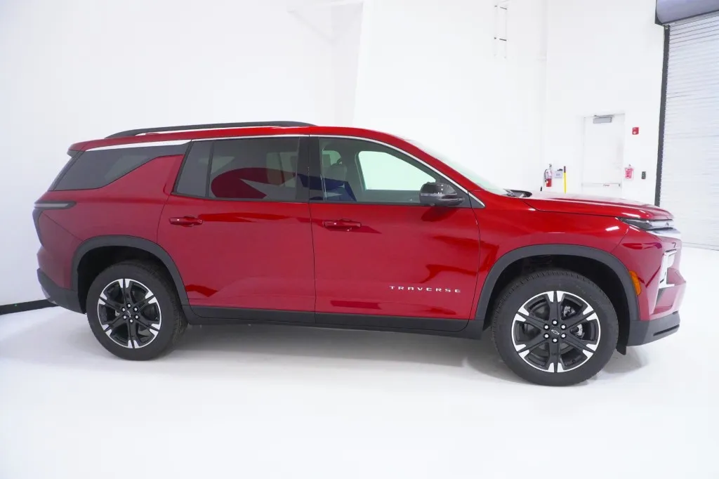 2027 Chevrolet Traverse FWD LT