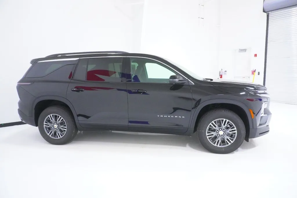 2027 Chevrolet Traverse FWD LT