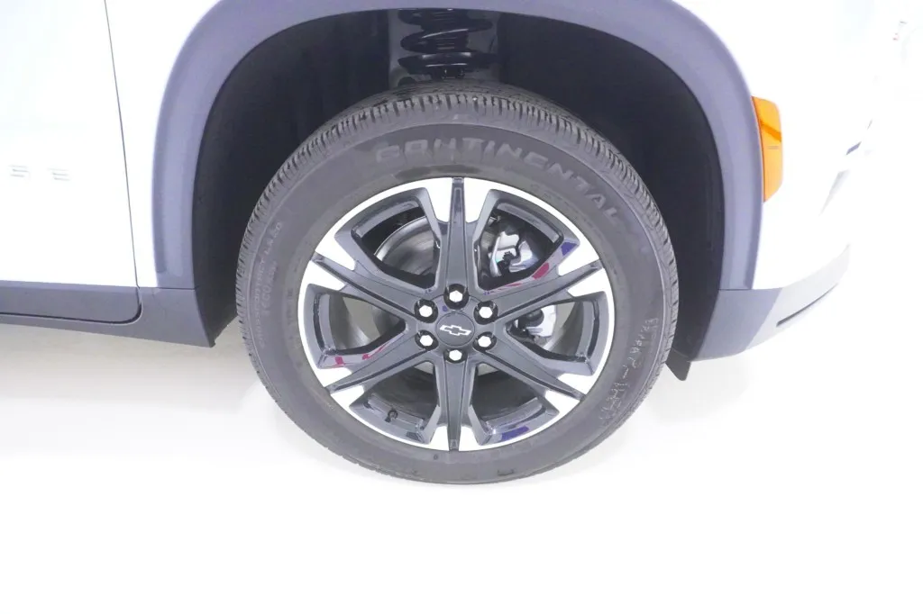 2027 Chevrolet Traverse FWD LT