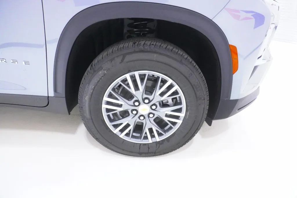 2027 Chevrolet Traverse FWD LT
