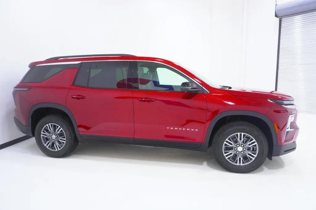 2027 Chevrolet Traverse FWD LT