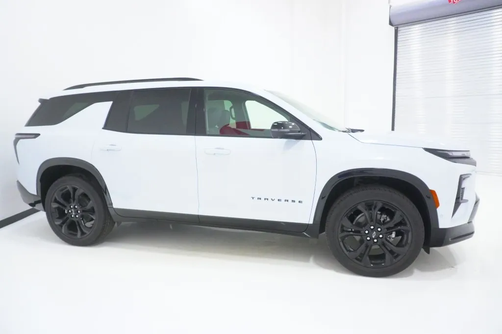 2027 Chevrolet Traverse FWD RS