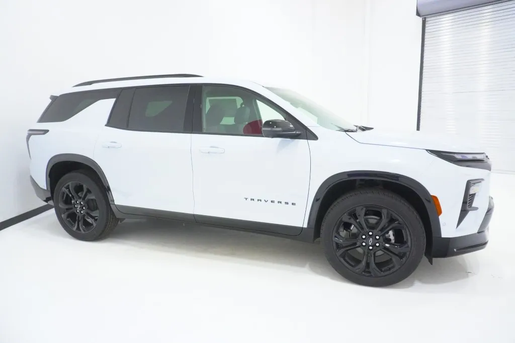 2027 Chevrolet Traverse FWD RS