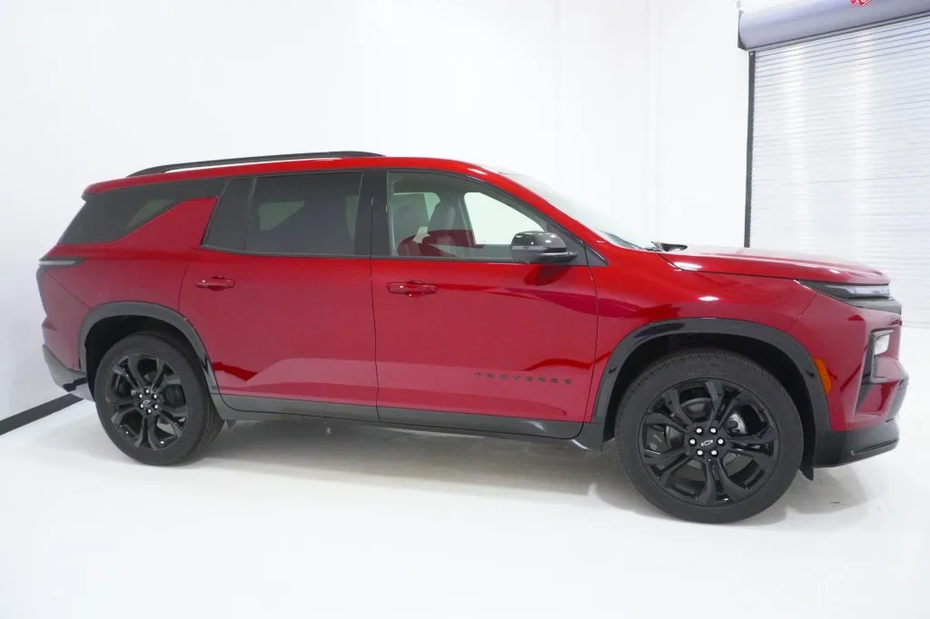 2027 Chevrolet Traverse FWD RS