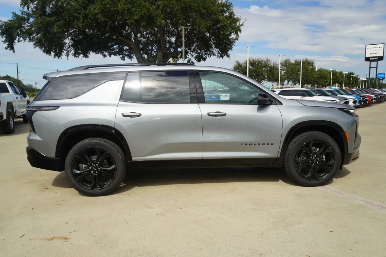 2027 Chevrolet Traverse FWD RS