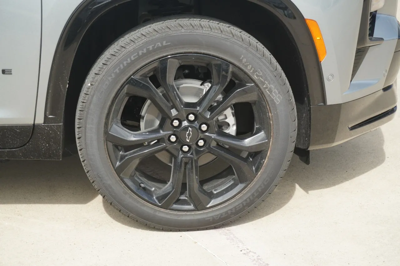 2027 Chevrolet Traverse FWD RS
