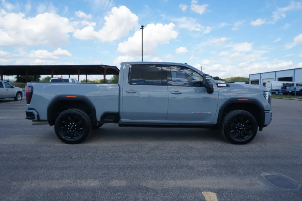 2024 GMC Sierra 2500HD AT4