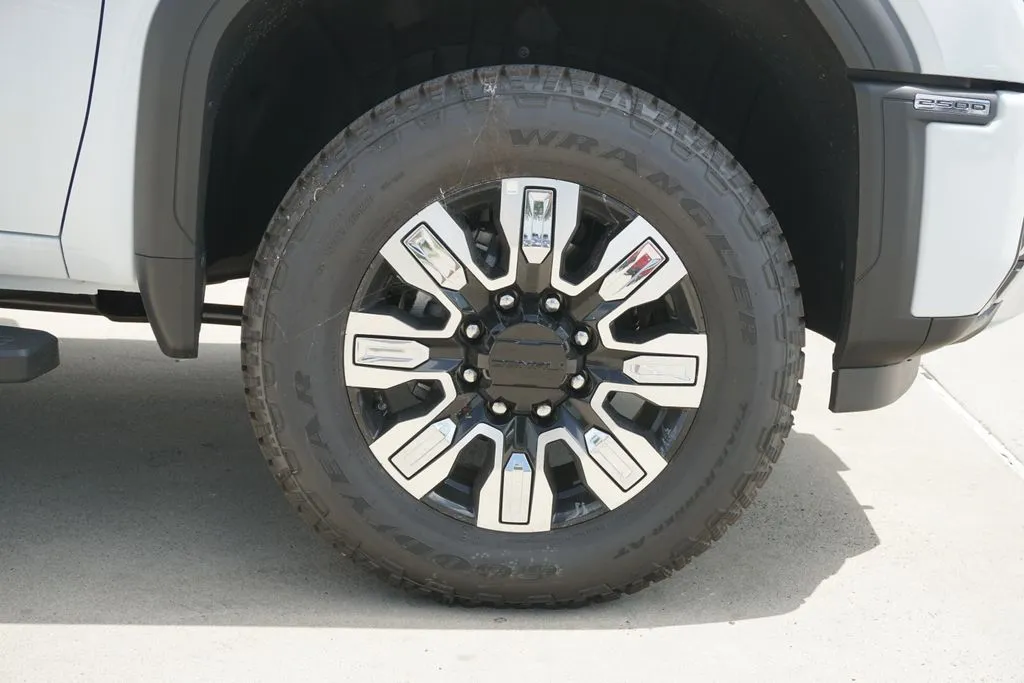 2026 GMC Sierra 2500HD Denali