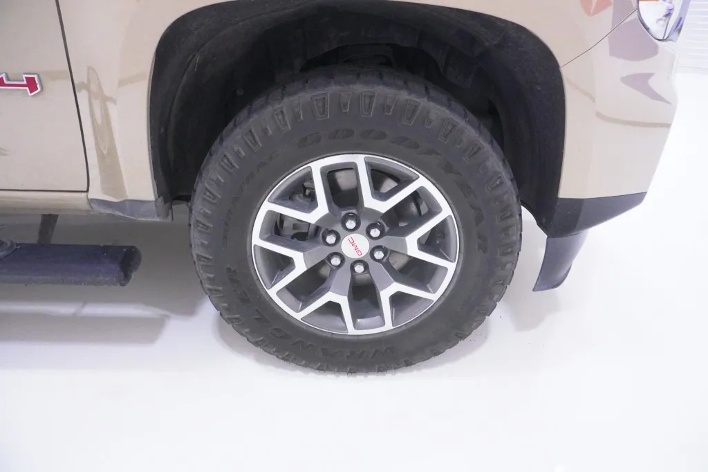 2022 GMC Canyon 4WD AT4 w/Leather