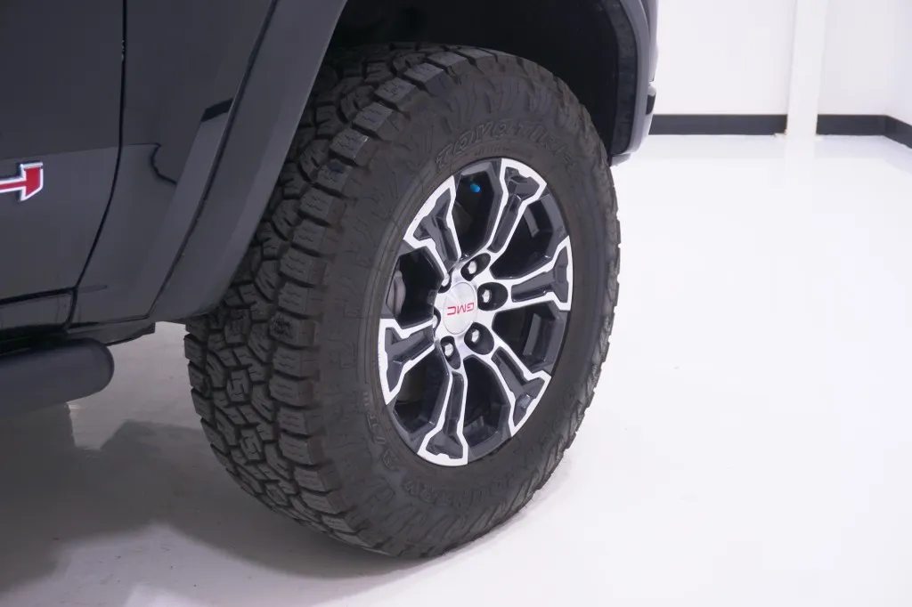 2025 GMC Canyon 4WD AT4