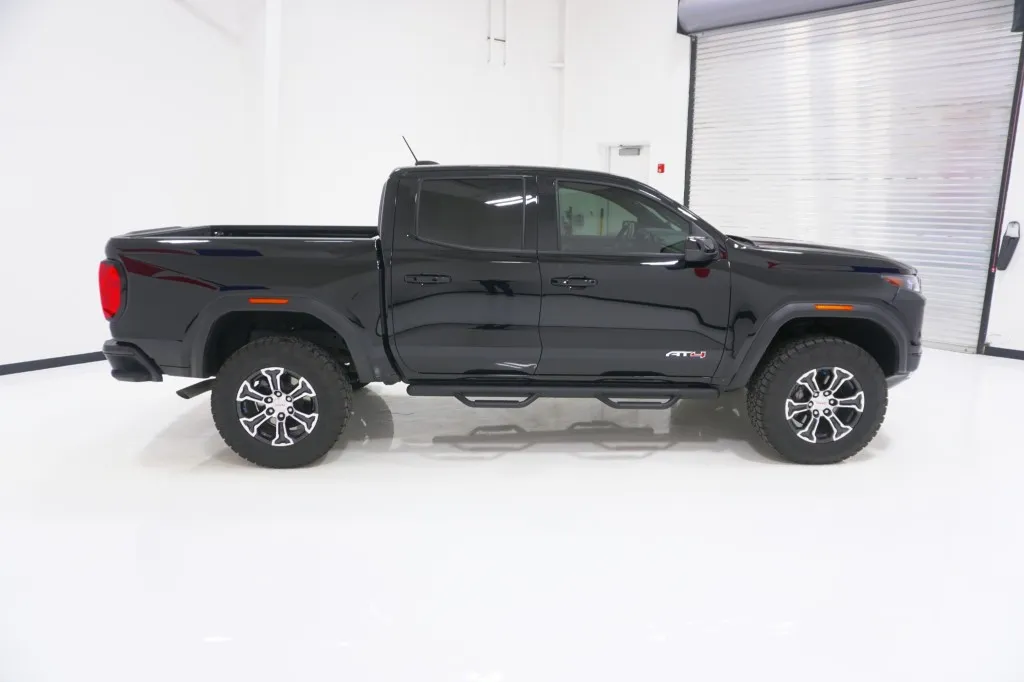2025 GMC Canyon 4WD AT4
