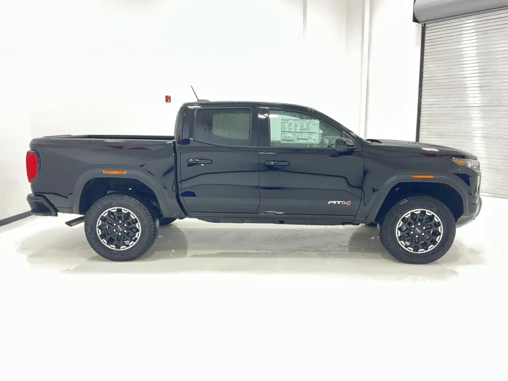 2026 GMC Canyon 4WD AT4