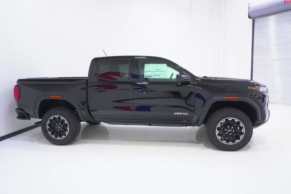 2026 GMC Canyon 4WD AT4