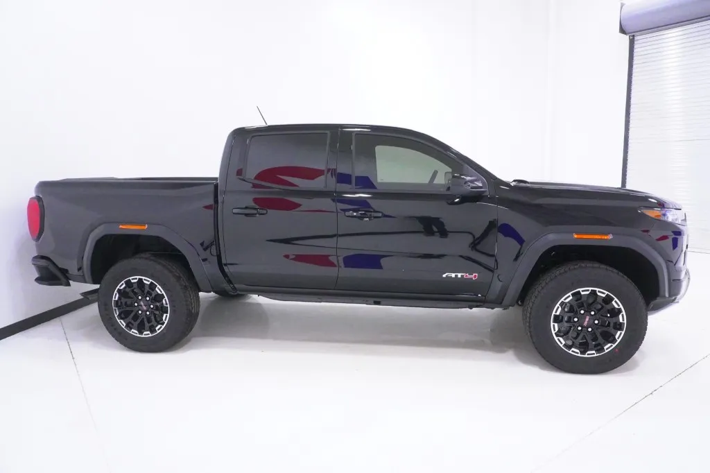 2026 GMC Canyon 4WD AT4