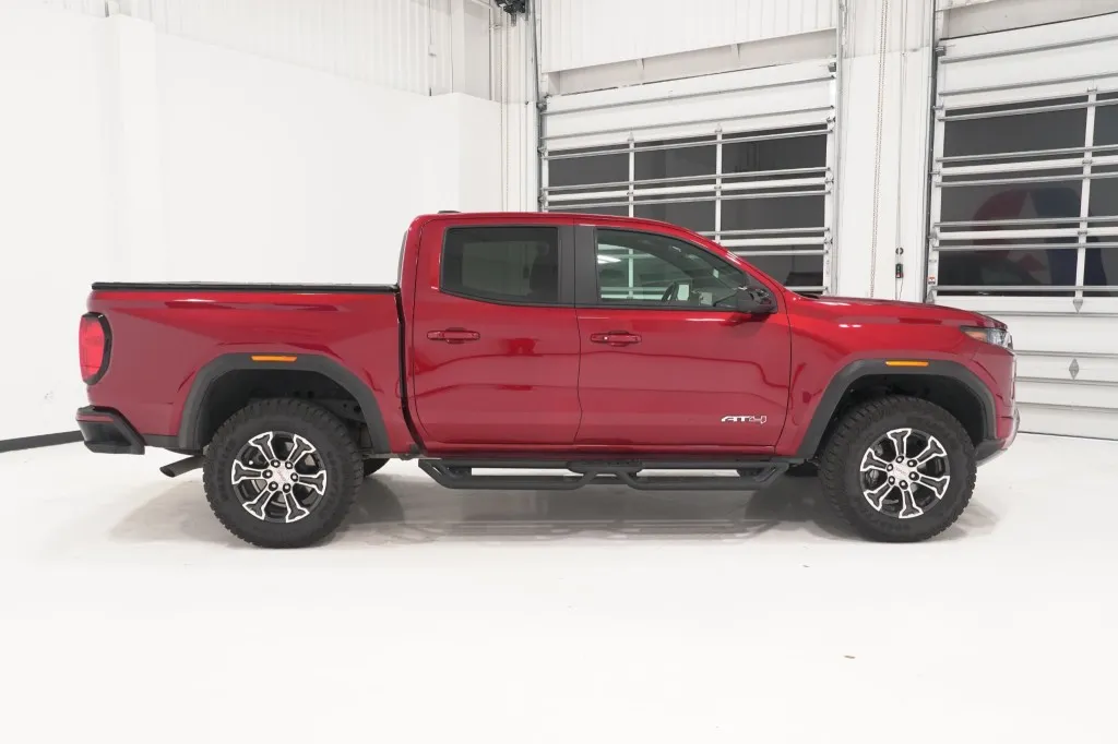 2024 GMC Canyon 4WD AT4