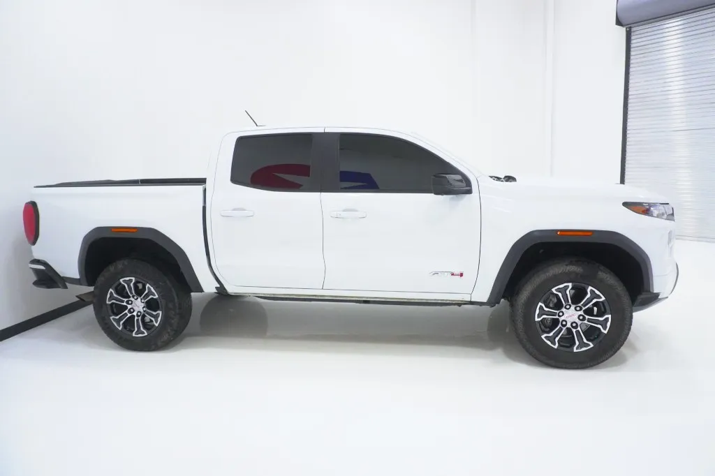 2024 GMC Canyon 4WD AT4