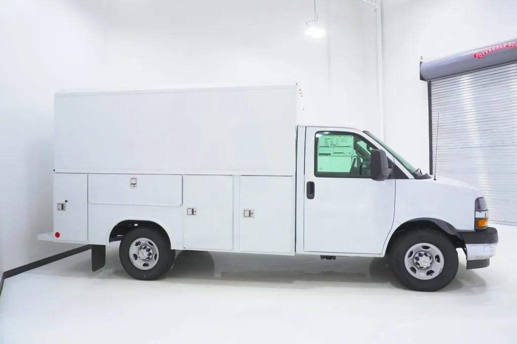 2025 Chevrolet Express Commercial Cutaway 
