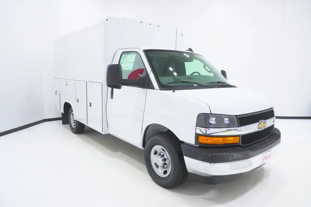2025 Chevrolet Express Commercial Cutaway 